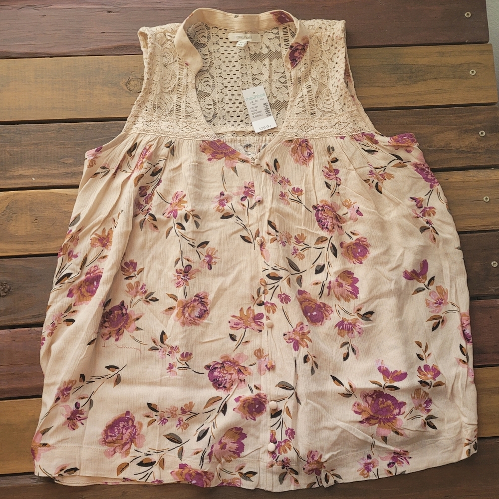 Floral & Lace Sleeveless Blouse